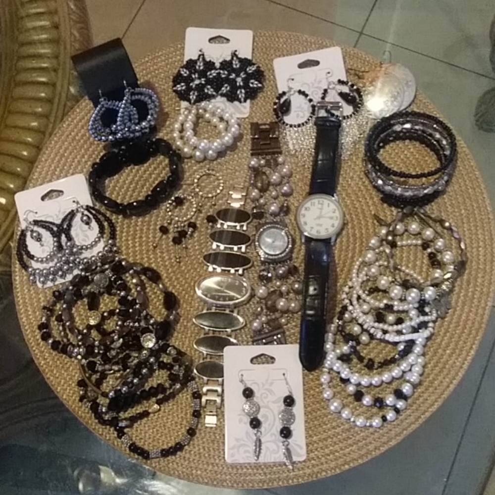 Jewelry lot.
